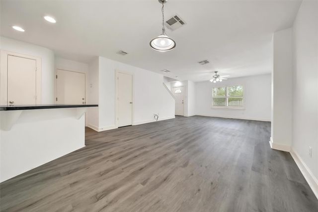 5951 S Loop E 56, Houston, TX 77033