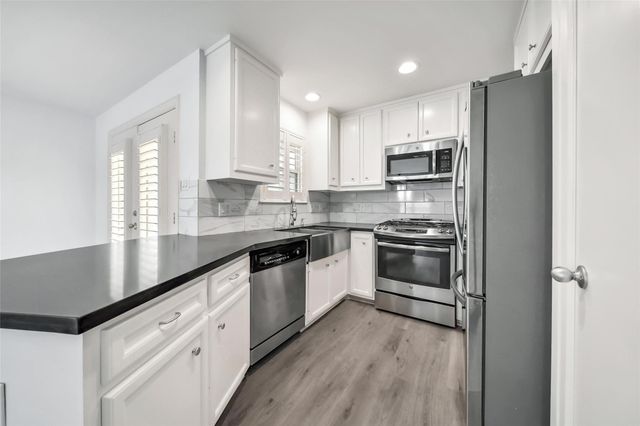 5951 S Loop E 56, Houston, TX 77033