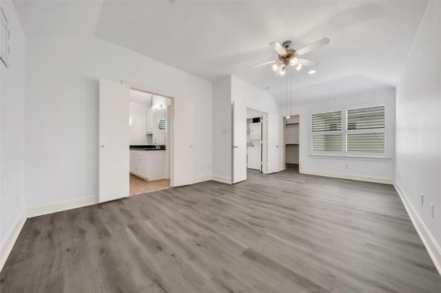 5951 S Loop E 56, Houston, TX 77033