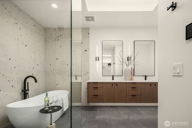 11217 NE 103rd Place, Kirkland, WA 98033