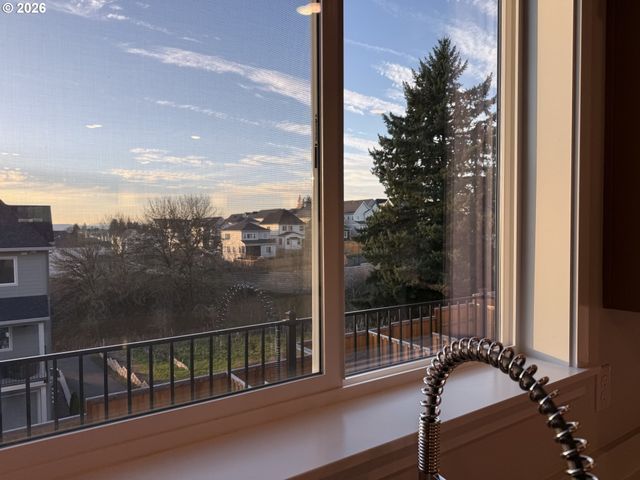 11905 Sw 176th Dr, Beaverton, OR 97007