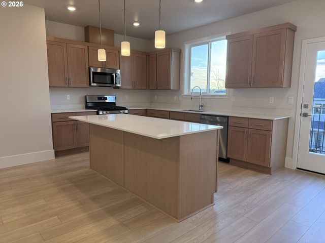 11905 Sw 176th Dr, Beaverton, OR 97007