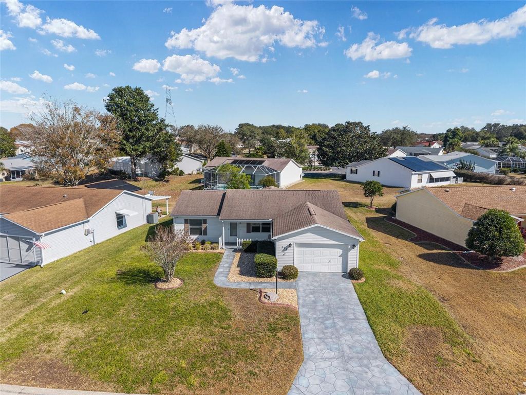 Image 3 of property listing at 335 SAN MARINO DRIVE, The Villages, FL 32159