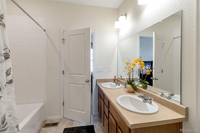 855 N Waterloo Circle, Aurora, CO 80018