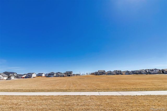 855 N Waterloo Circle, Aurora, CO 80018