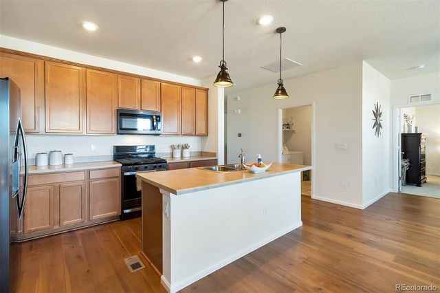 855 N Waterloo Circle, Aurora, CO 80018