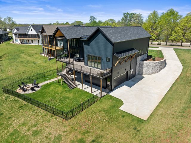 644 Fanning Bend Dr, Winchester, TN 37398