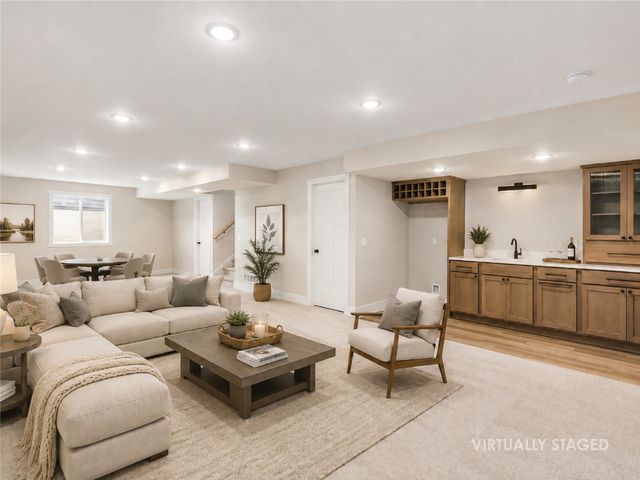 17324 Northview Drive, Urbandale, IA 50263