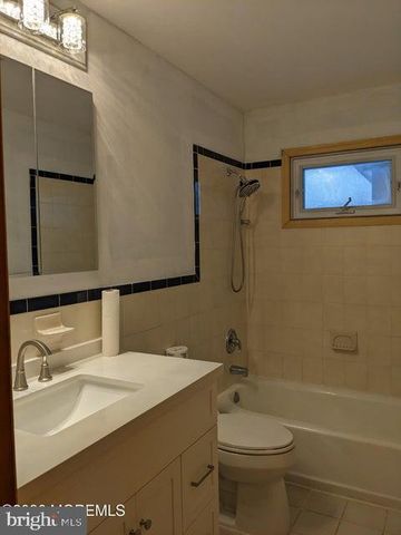 10 ST THOMAS AVE, Toms River, NJ 08753