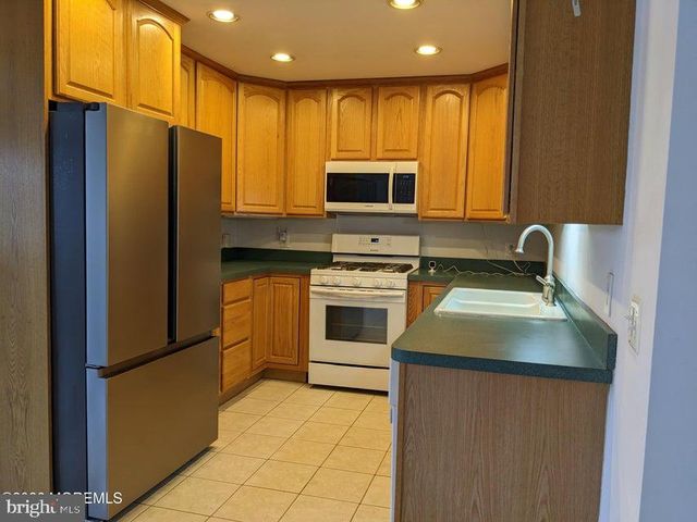 10 ST THOMAS AVE, Toms River, NJ 08753