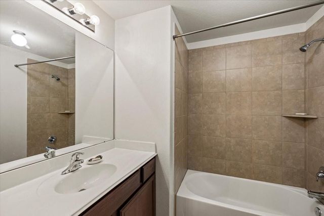422 Hawks View Drive, La Marque, TX 77568