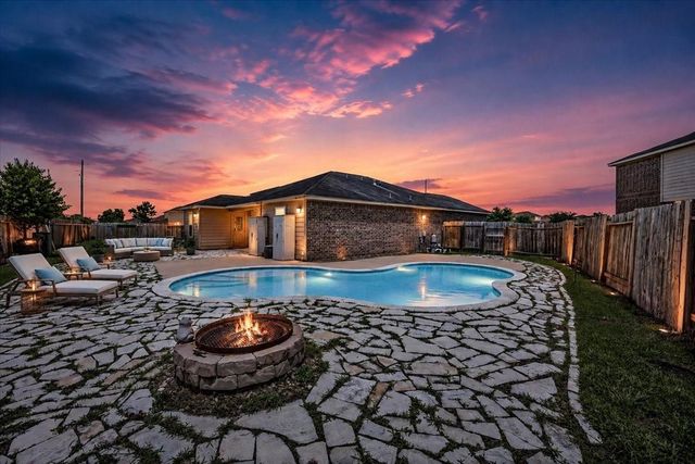 422 Hawks View Drive, La Marque, TX 77568