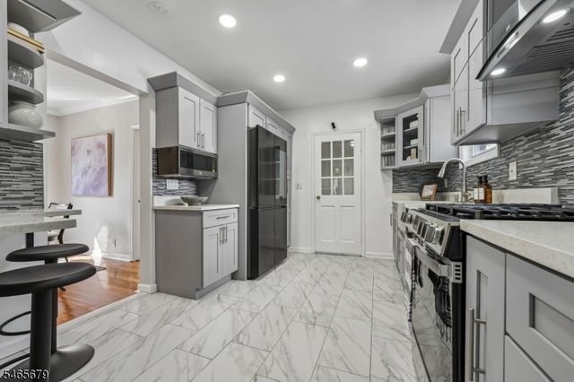 345 Hoover Ave, Bloomfield Twp., NJ 07003