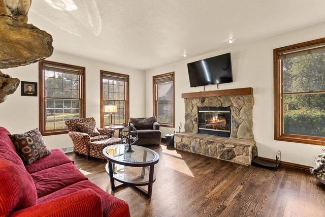 1890 PAYTON COURT, De Pere, WI 54115