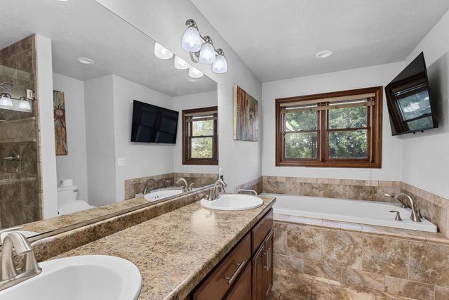 1890 PAYTON COURT, De Pere, WI 54115