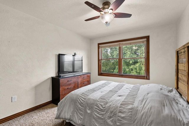 1890 PAYTON COURT, De Pere, WI 54115