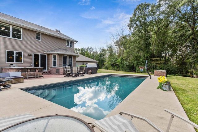 1890 PAYTON COURT, De Pere, WI 54115