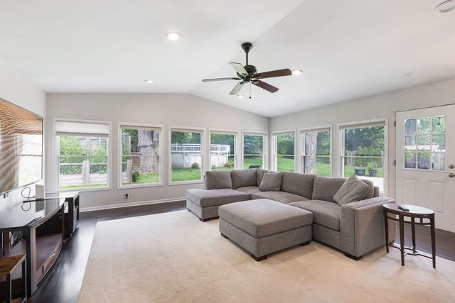 606 Country Club Drive, Itasca, IL 60143