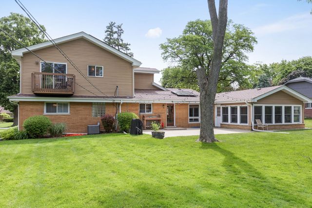 606 Country Club Drive, Itasca, IL 60143