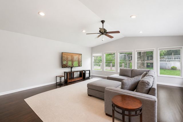 606 Country Club Drive, Itasca, IL 60143