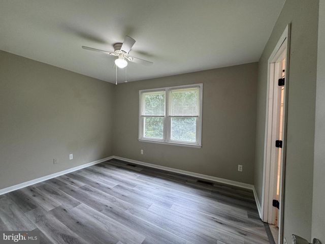 5077 MACNAMARA DR, Fredericksburg, VA 22407