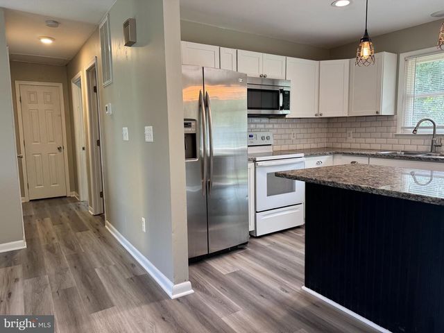 5077 MACNAMARA DR, Fredericksburg, VA 22407