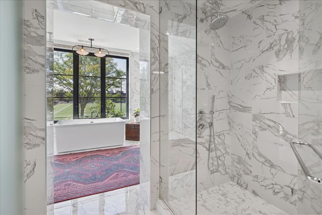 Image 20 of property listing at 1400 W Monroe Street 2A, Chicago, IL 60607
