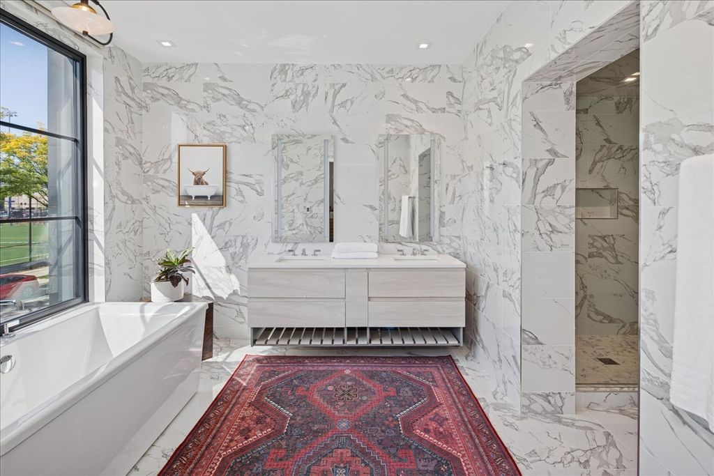 Image 22 of property listing at 1400 W Monroe Street 2A, Chicago, IL 60607