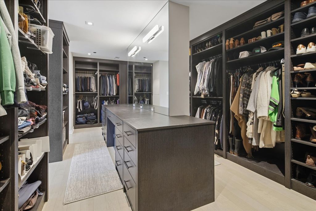 Image 23 of property listing at 1400 W Monroe Street 2A, Chicago, IL 60607
