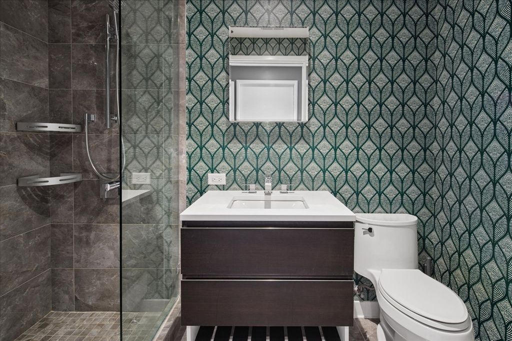 Image 25 of property listing at 1400 W Monroe Street 2A, Chicago, IL 60607