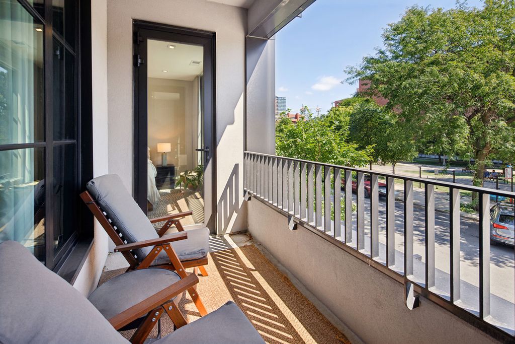 Image 34 of property listing at 1400 W Monroe Street 2A, Chicago, IL 60607