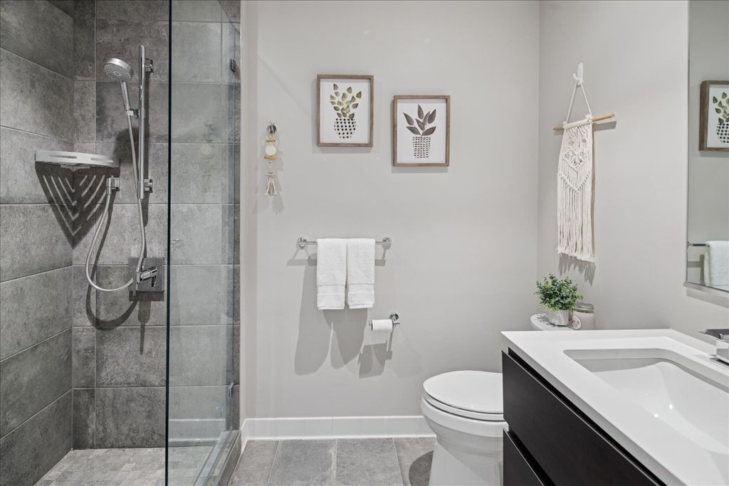 Image 37 of property listing at 1400 W Monroe Street 2A, Chicago, IL 60607