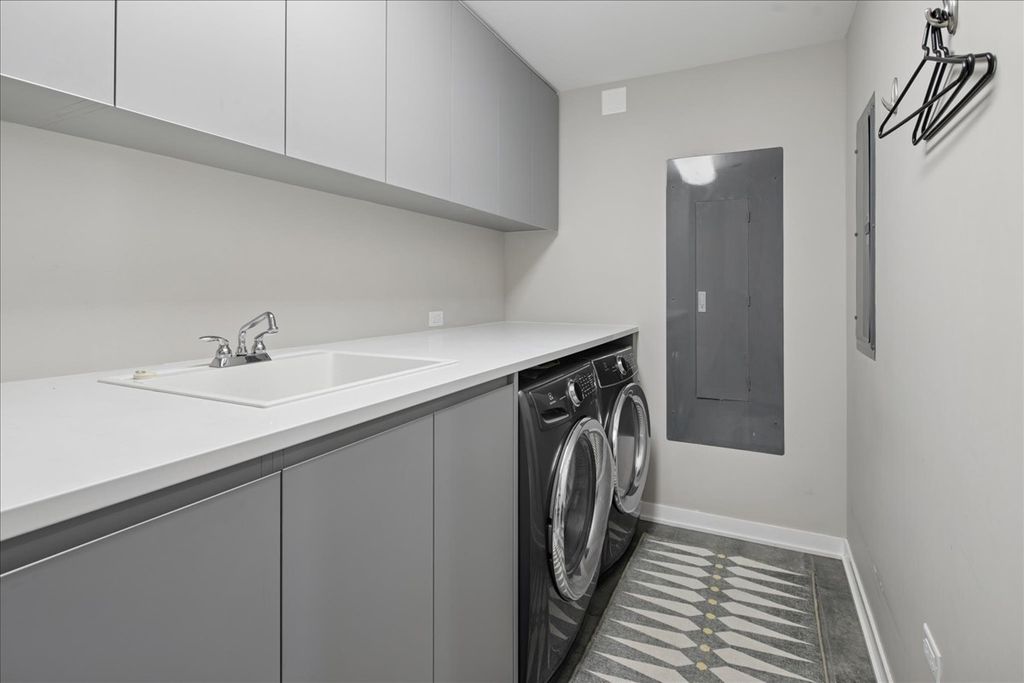Image 40 of property listing at 1400 W Monroe Street 2A, Chicago, IL 60607