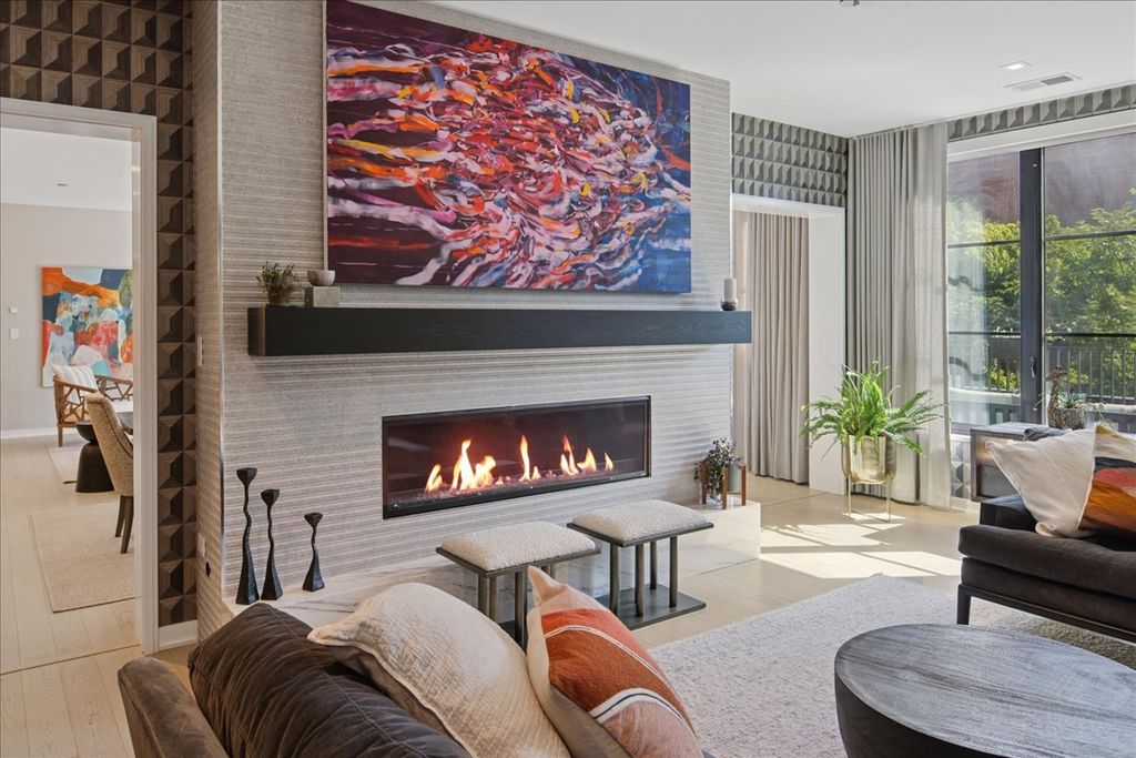 Image 7 of property listing at 1400 W Monroe Street 2A, Chicago, IL 60607