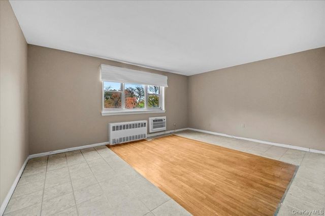 8935 155th Ave 3M, Howard Beach, NY 11414