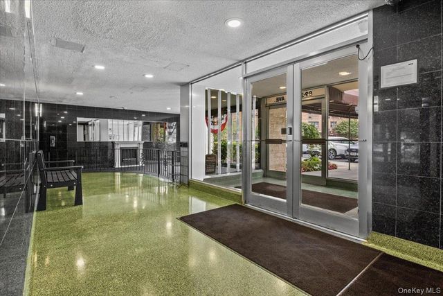 8935 155th Ave 3M, Howard Beach, NY 11414