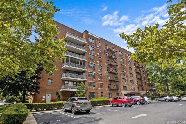 8935 155th Ave 3M, Howard Beach, NY 11414