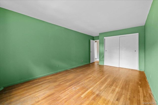 8935 155th Ave 3M, Howard Beach, NY 11414