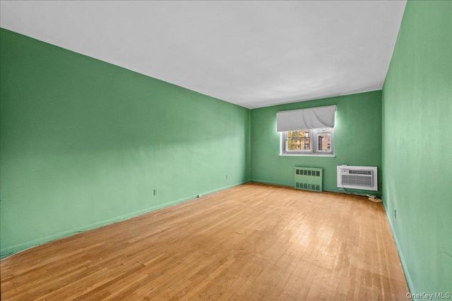 8935 155th Ave 3M, Howard Beach, NY 11414