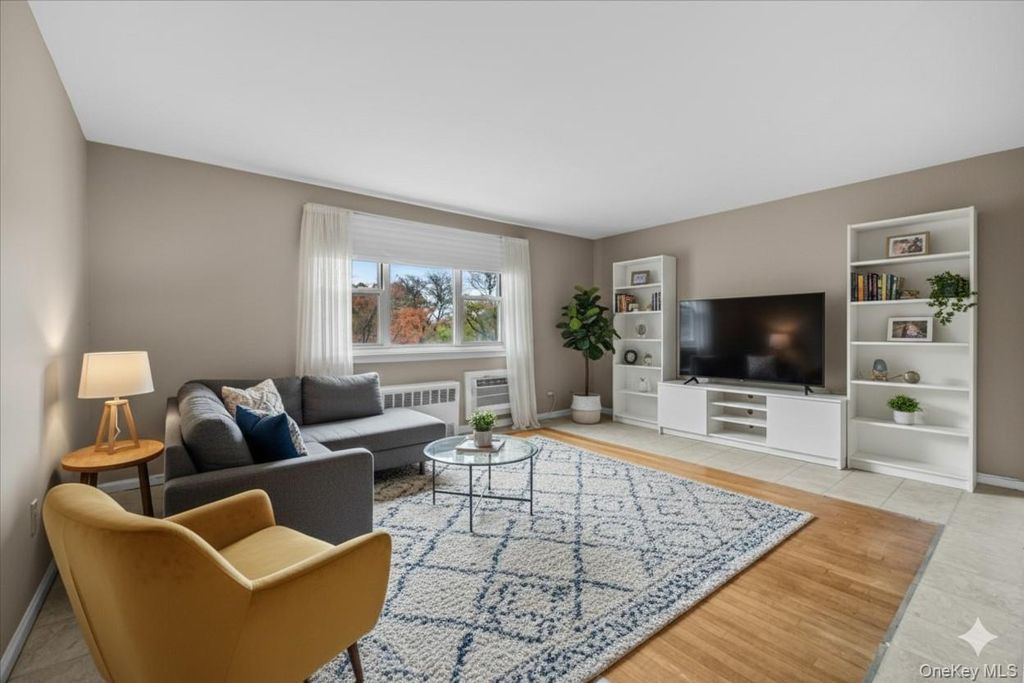 8935 155th Ave 3M, Howard Beach, NY 11414