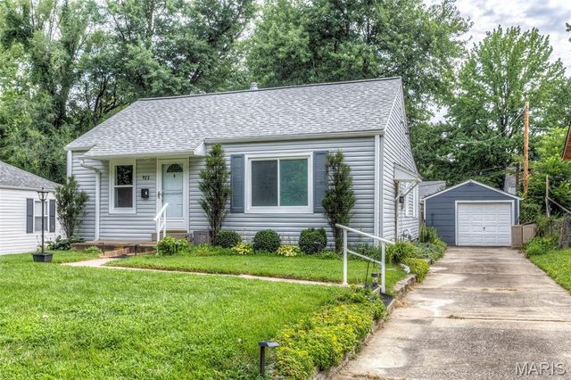 923 Tompkins Street, St Charles, MO 63301