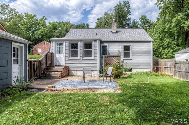 923 Tompkins Street, St Charles, MO 63301