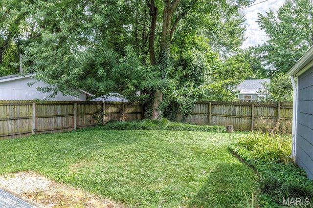 923 Tompkins Street, St Charles, MO 63301