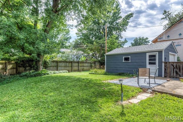 923 Tompkins Street, St Charles, MO 63301