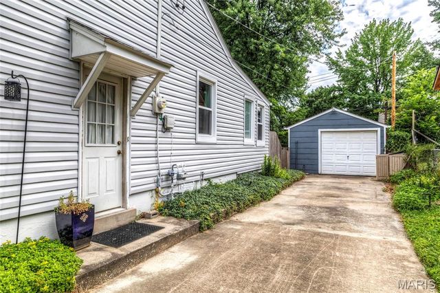 923 Tompkins Street, St Charles, MO 63301