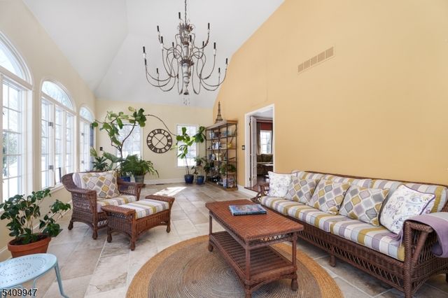 25 Golf View Dr, Franklin Twp., NJ 08540