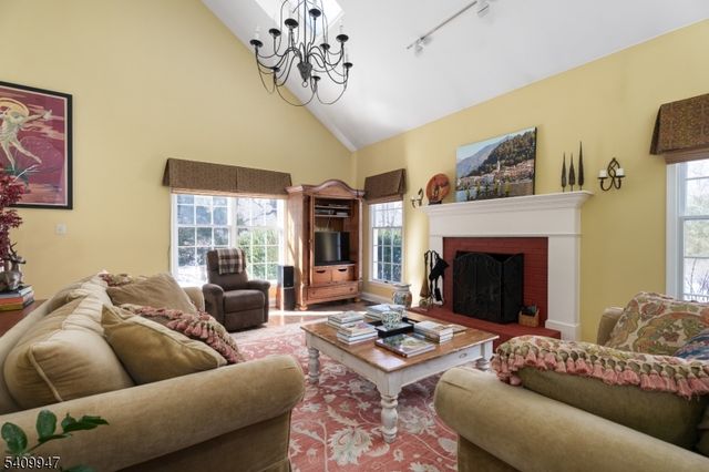 25 Golf View Dr, Franklin Twp., NJ 08540