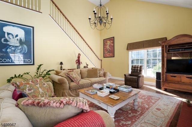 25 Golf View Dr, Franklin Twp., NJ 08540