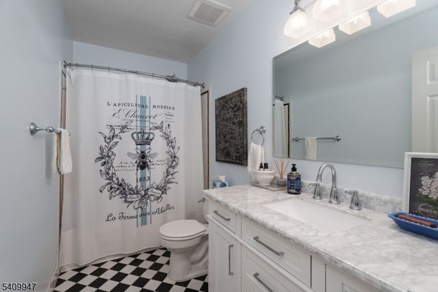 25 Golf View Dr, Franklin Twp., NJ 08540