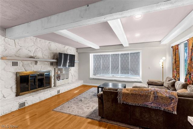 1969 Twin Oaks Drive, Girard, OH 44420